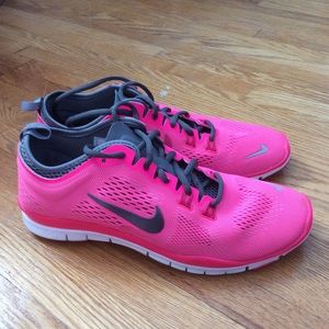 NIKE Free Run Pink Sneakers